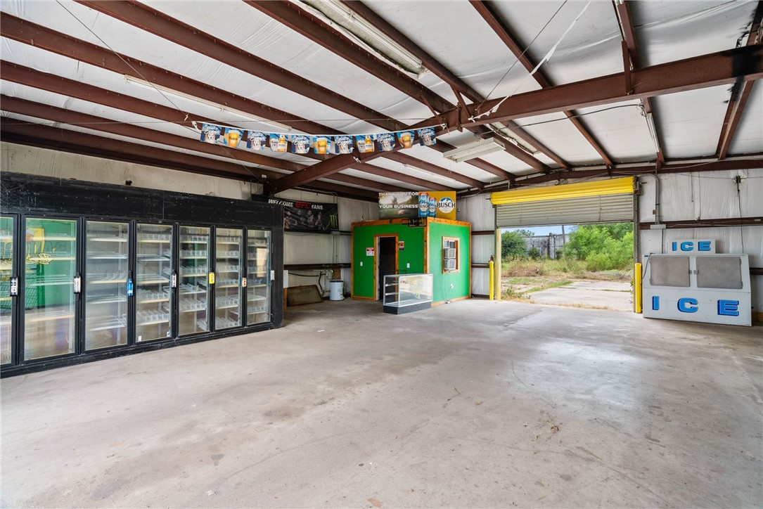 118 E 4th Street, Bishop, TX 78343 — photo 3