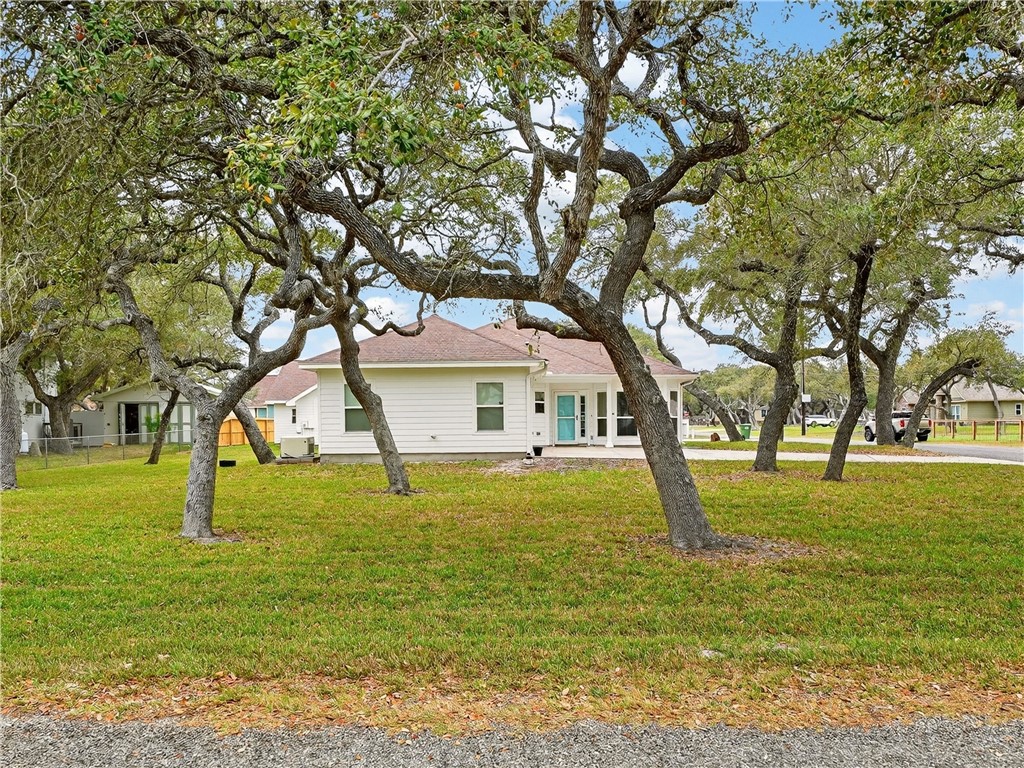 Home in Rockport, TX 78382 — photo 3