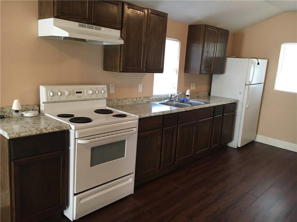 425 W AVENUE D — photo 3