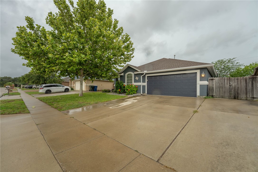 3826 Holland Dr — photo