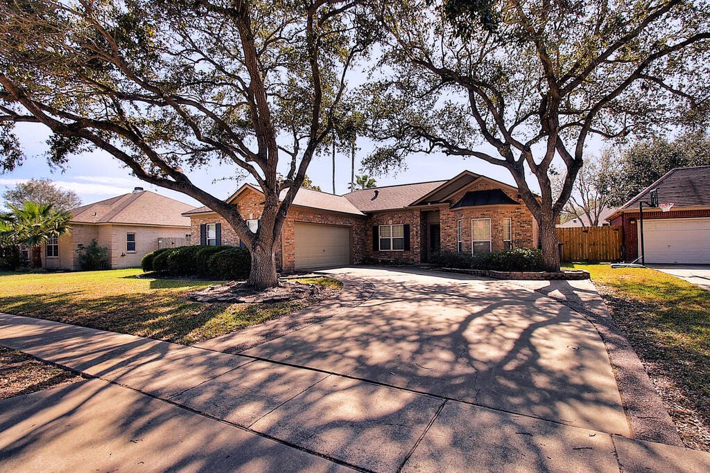 7642 Dallas St — photo