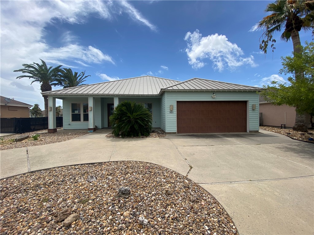 925 Pompano Dr — photo