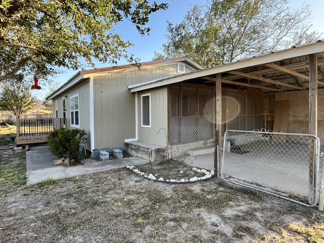 209 N Second Avenue, Freer, TX 78357 — photo 2
