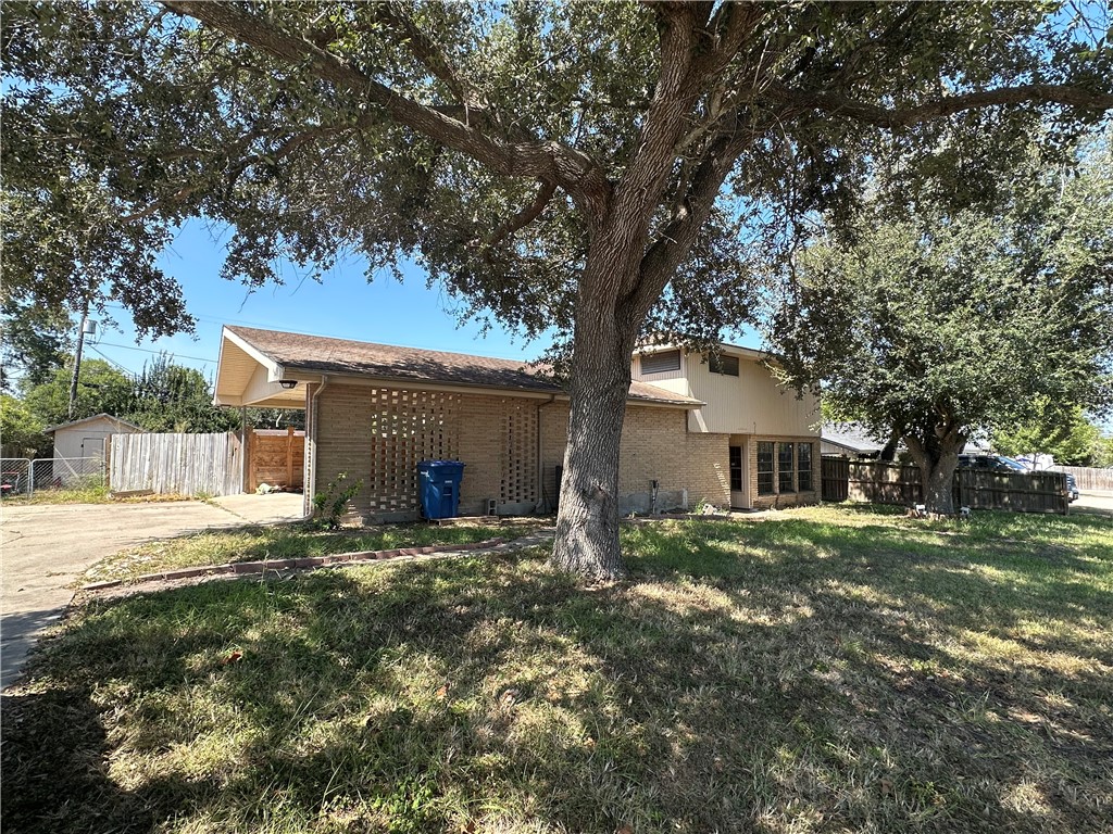 11121 Birdwood — photo