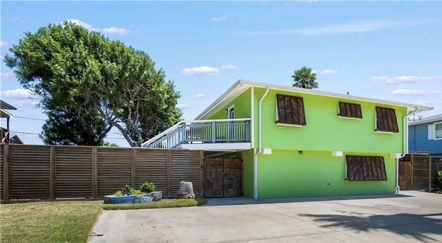 1403 Whispering Sands St — photo