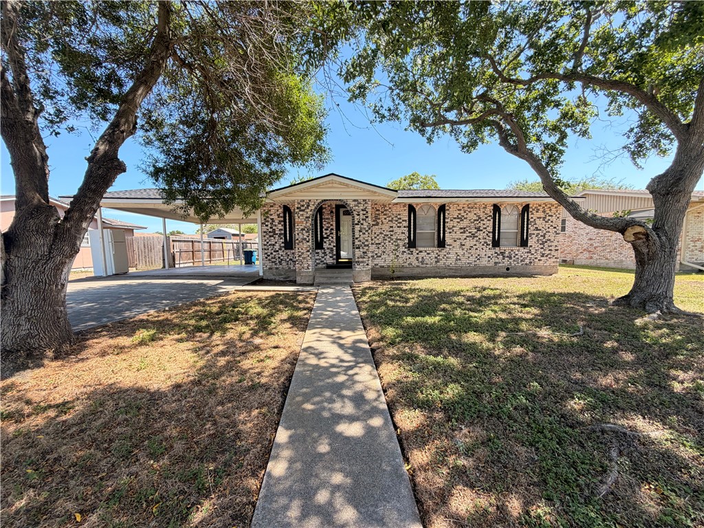 1018 Northcliff Dr — photo