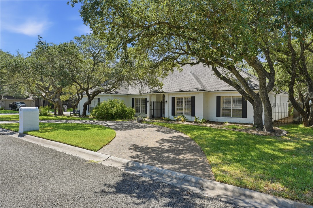 101 Peachtree Dr — photo
