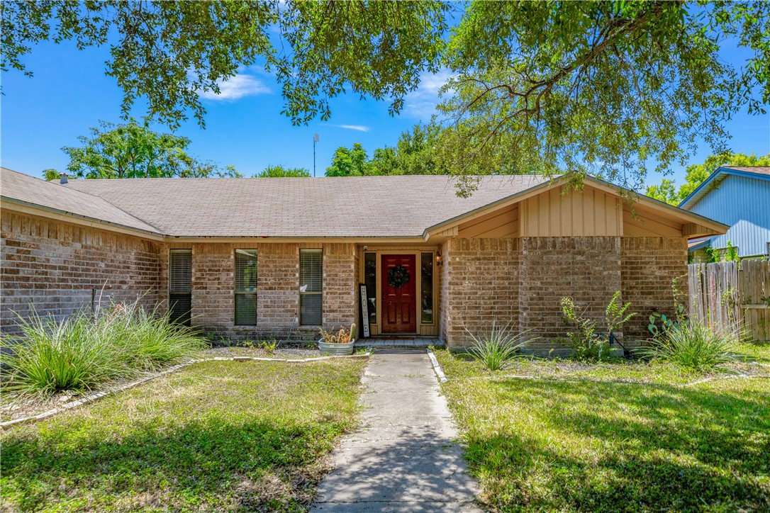1809 Live Oak Dr — photo