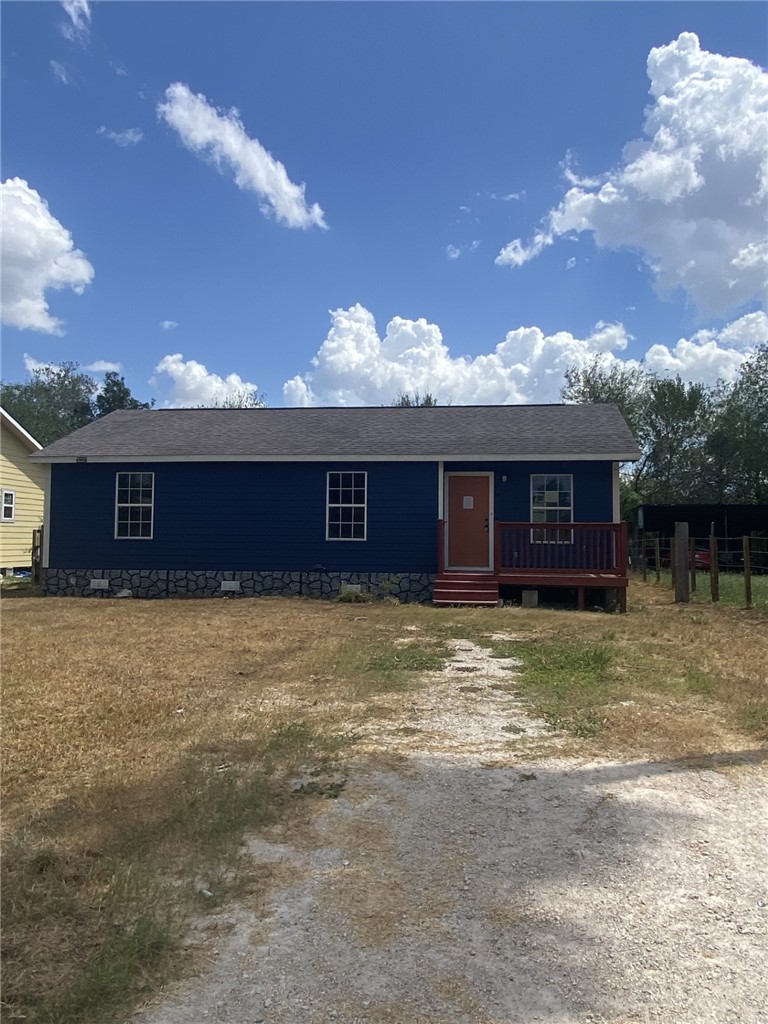 909 Range St — photo