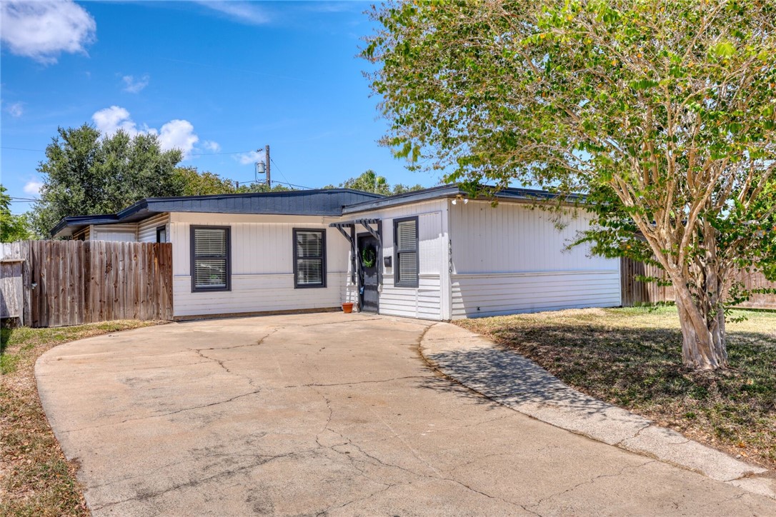 4346 Amherst Dr — photo