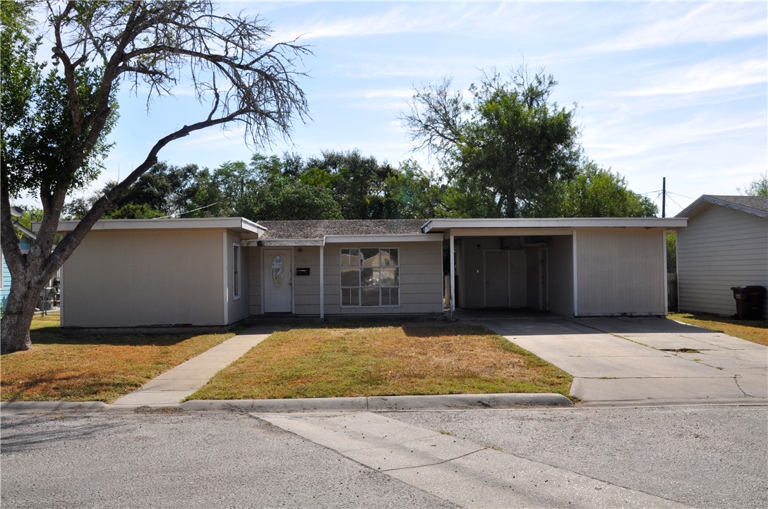 1320 W Circle Dr — photo