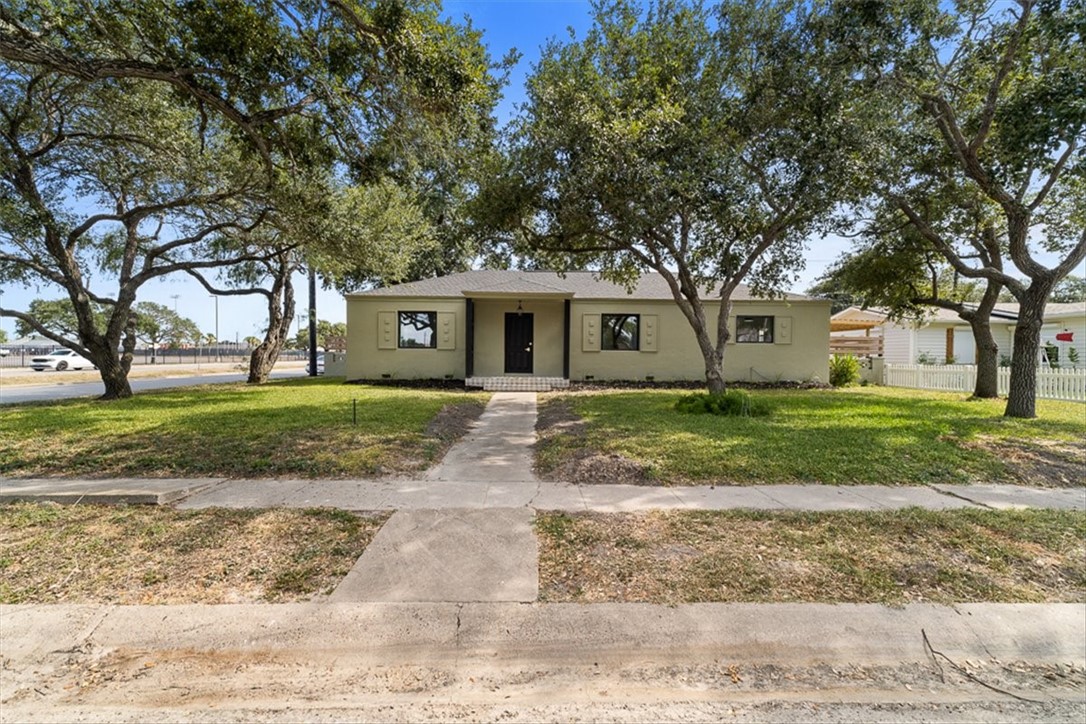 1024 E Main Street, Sinton, TX 78387 — photo 3