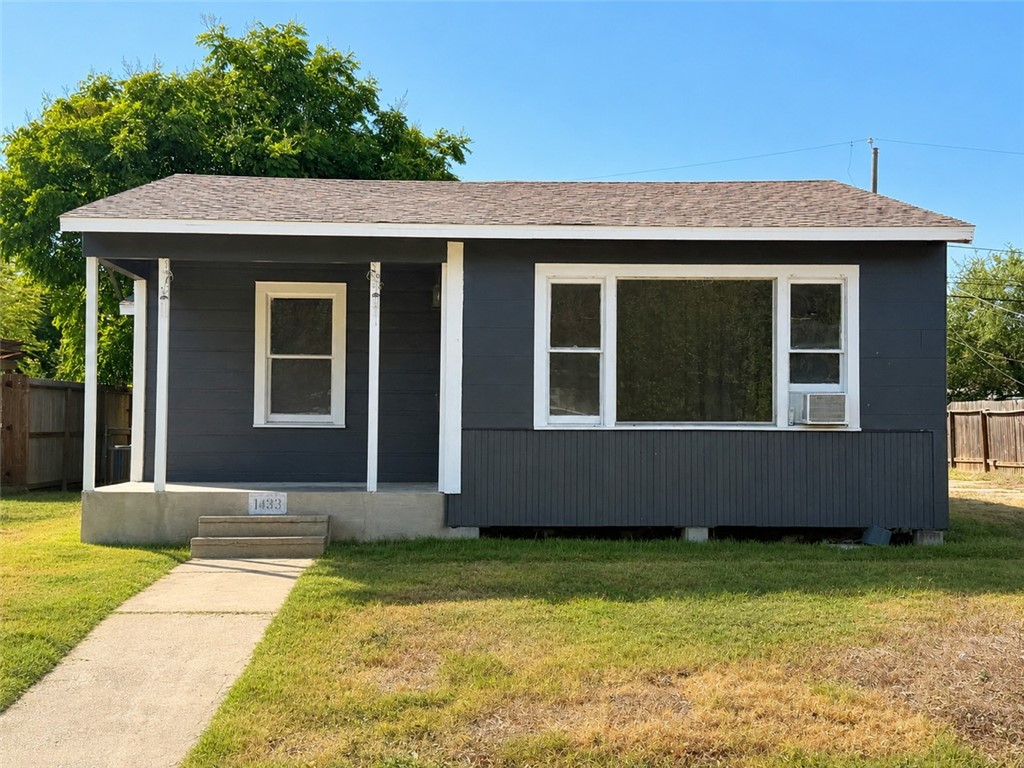 1433 Cambridge Dr — photo