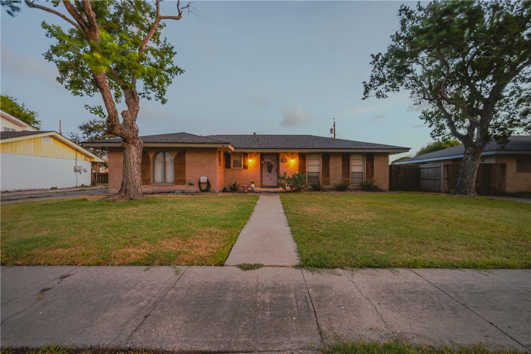 206 Driftwood Dr — photo