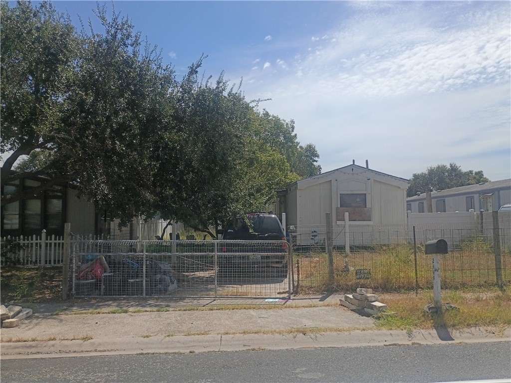 2909 Caprice Dr — photo