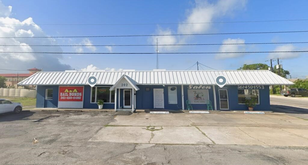 200 Highway 35 N — photo