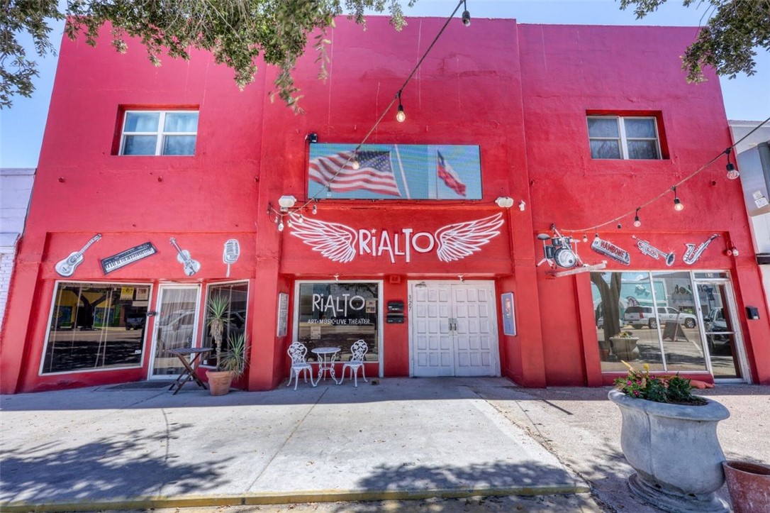 327 S Commercial St — photo