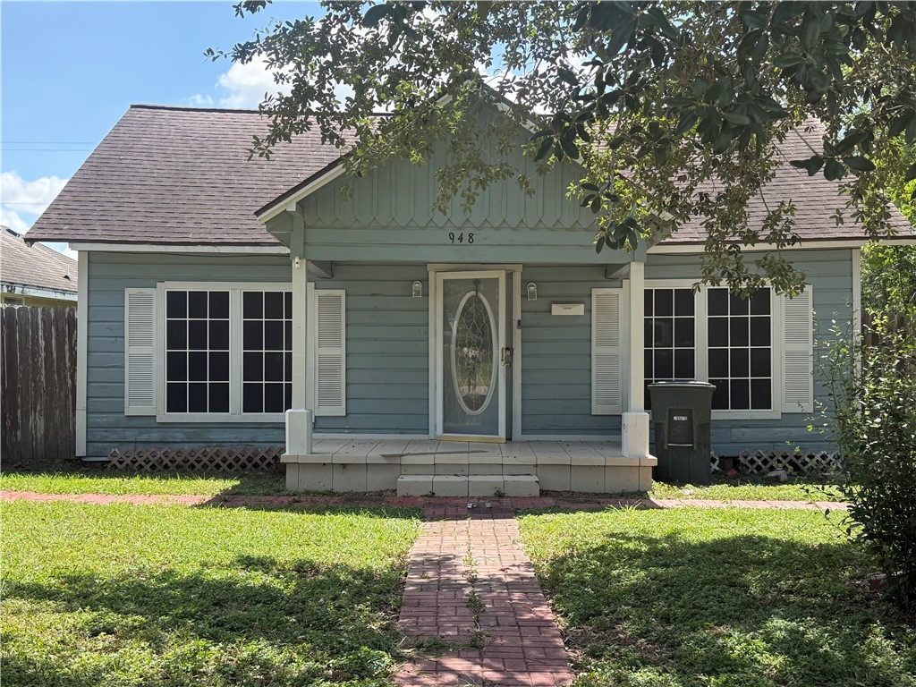 948 N Wright Street, Alice, TX 78332 — photo 2