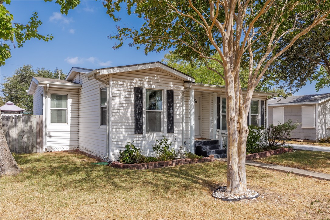 650 Sharon Dr — photo