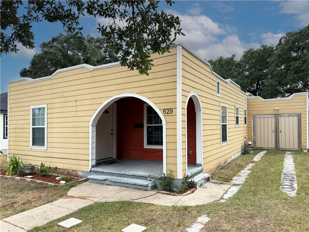 629 W Yoakum Ave — photo