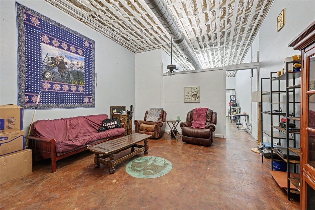 331 S Commercial St — photo