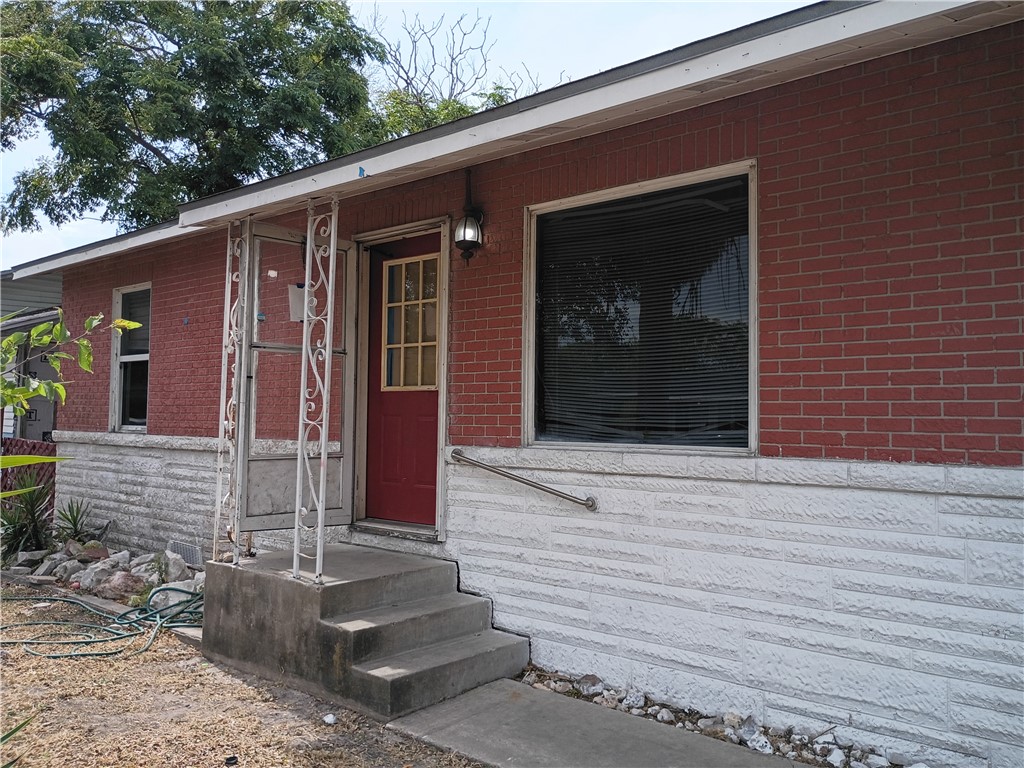 2141 Karen Dr — photo