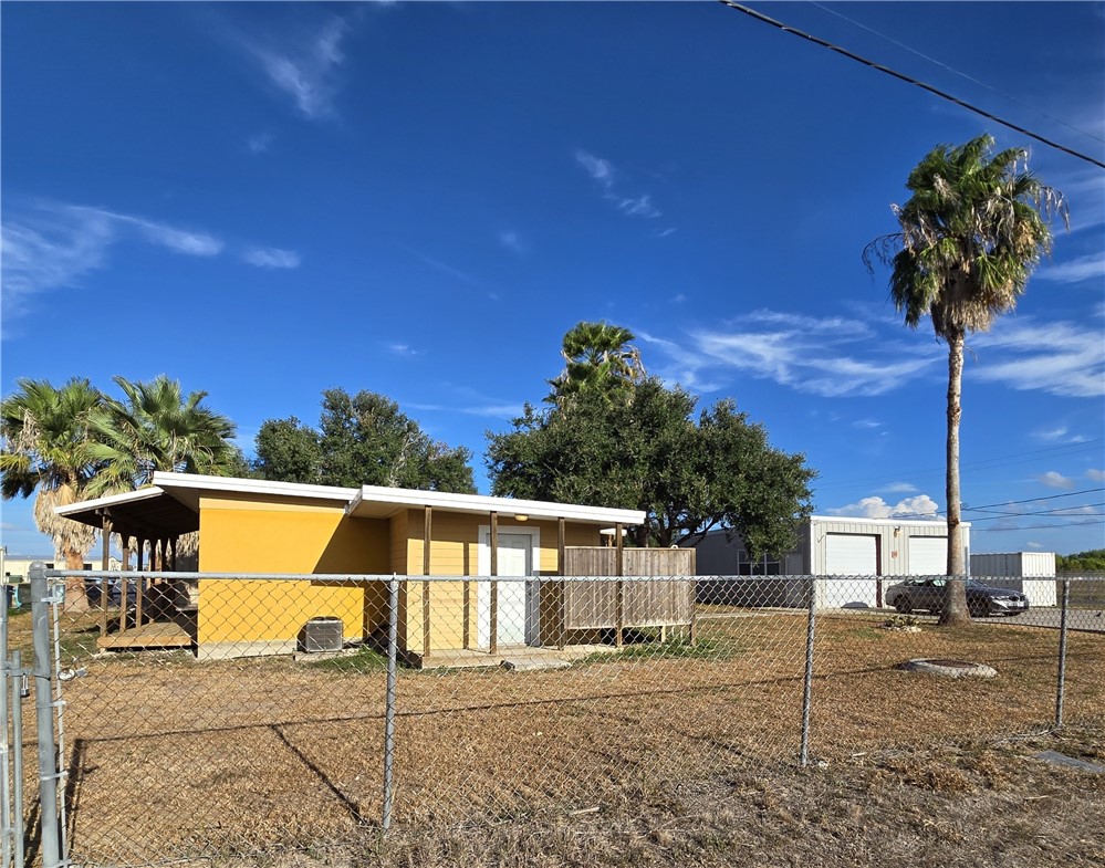 7832 Hull Dr — photo