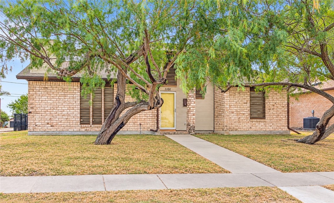 1101 Harbor Lights Dr — photo