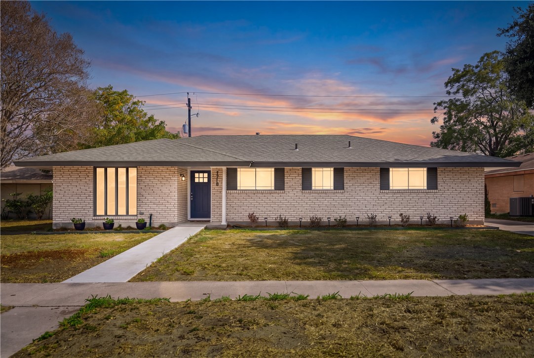 4218 Hermosa Dr — photo