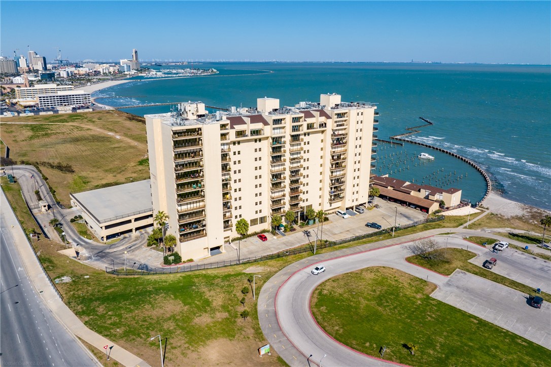 Home in Corpus Christi, TX 78404 — photo 2