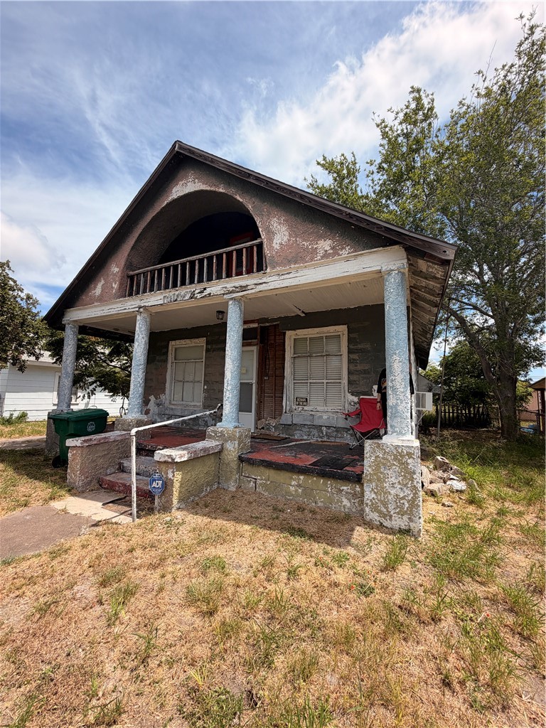 1027 S Houston St — photo