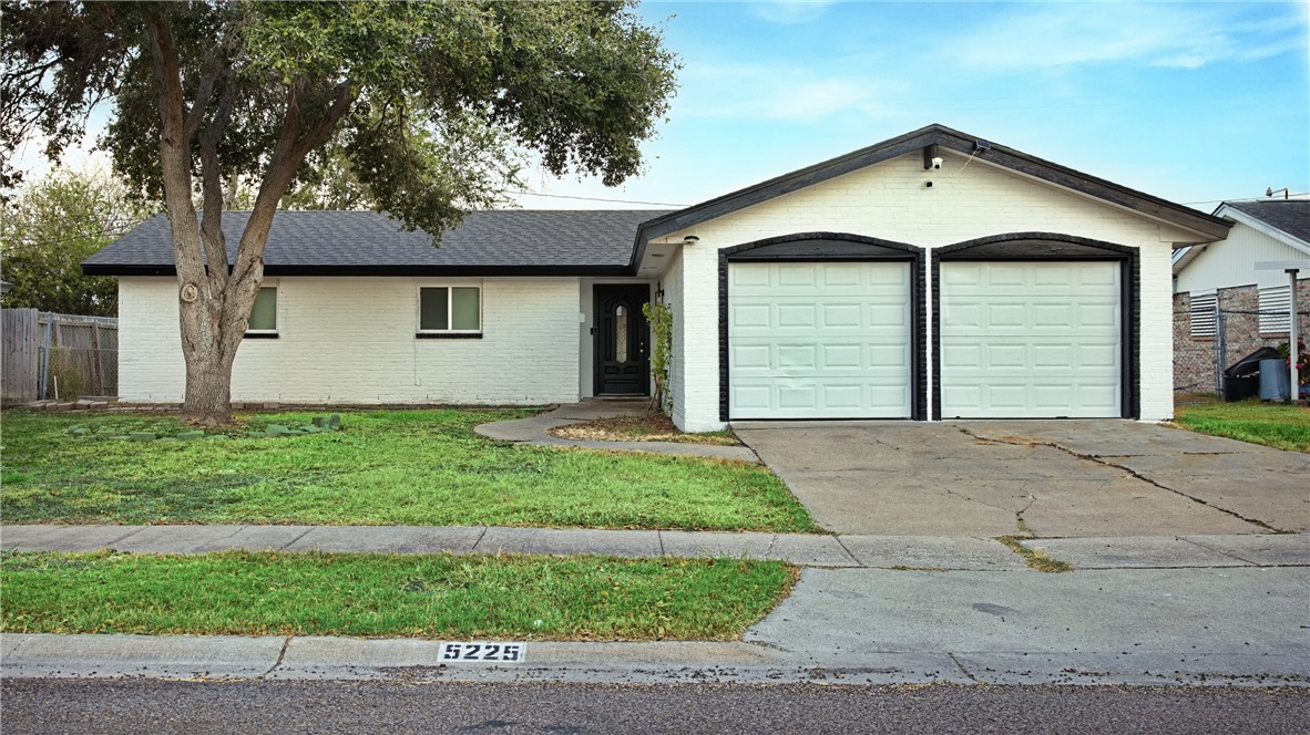 5225 Hitching Post — photo