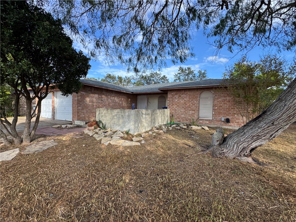 5929 Parkview Dr — photo