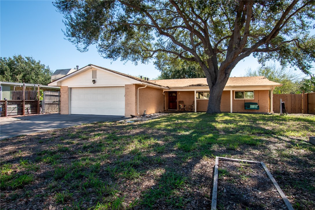 3201 Azores Dr — photo
