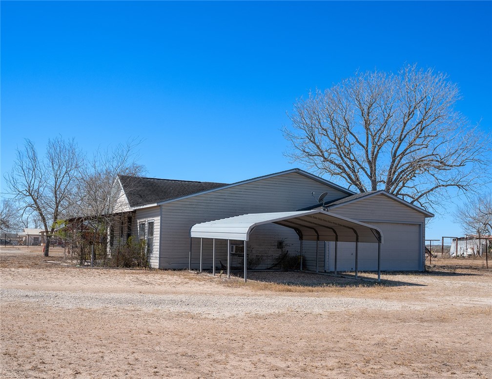 1580 Middle Road, George West, TX 78022 — photo 2