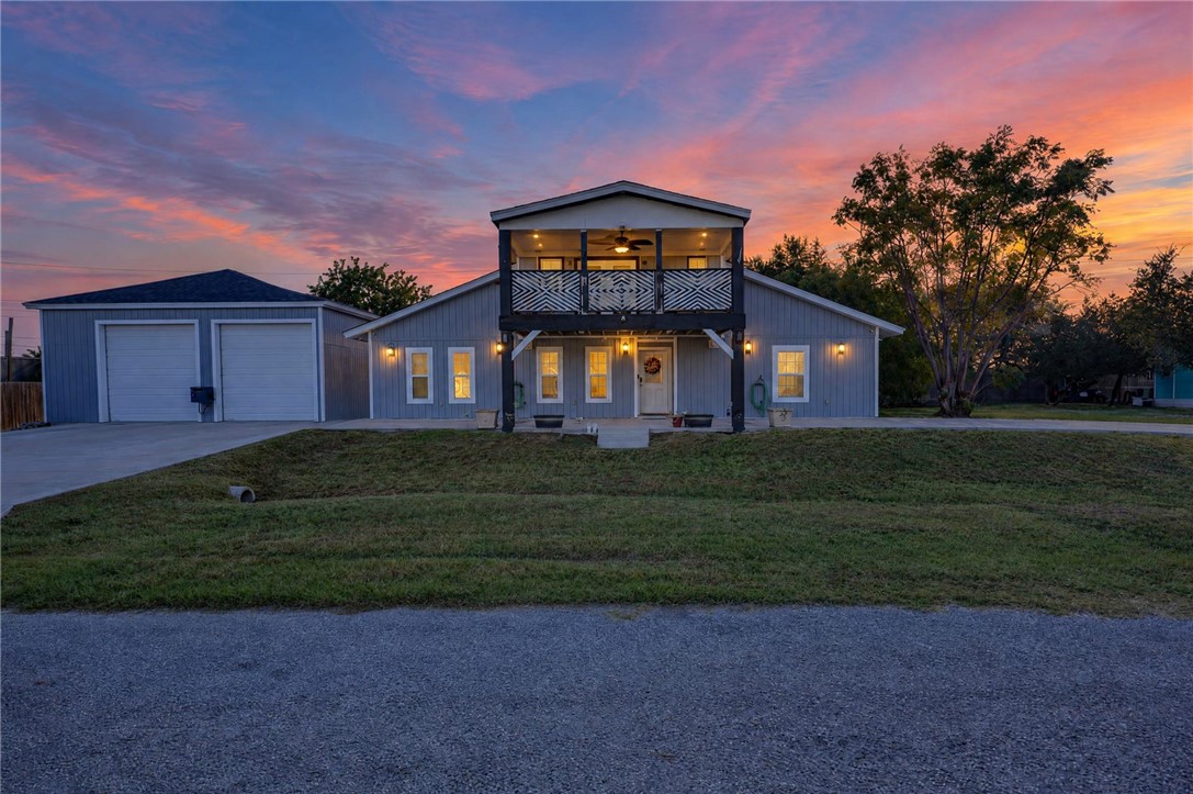 111 Pompano Dr — photo