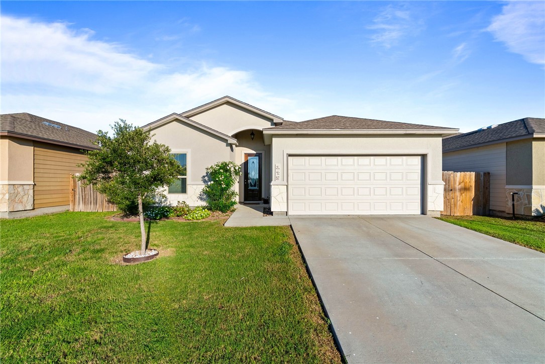 145 Bismarck Palm Cir — photo