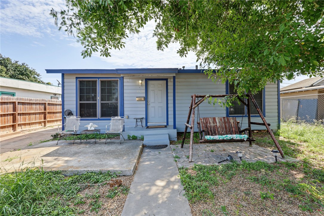 4320 Hollywood Ter — photo