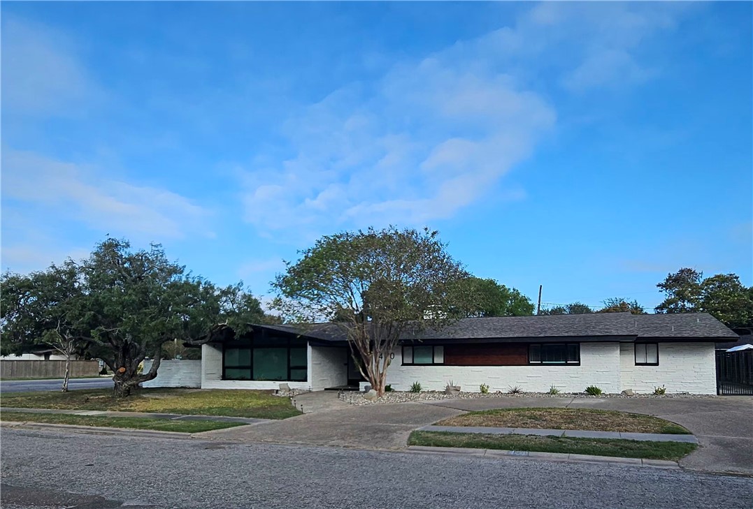 450 Bermuda Pl — photo