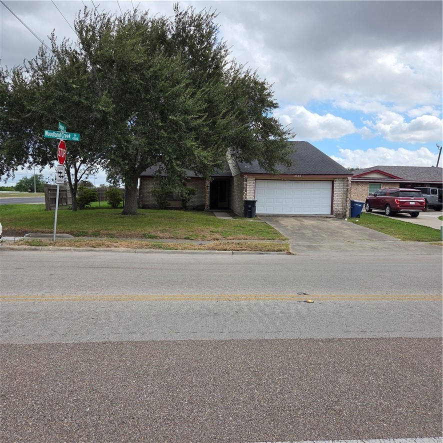 4350 Woodland Creek Dr — photo