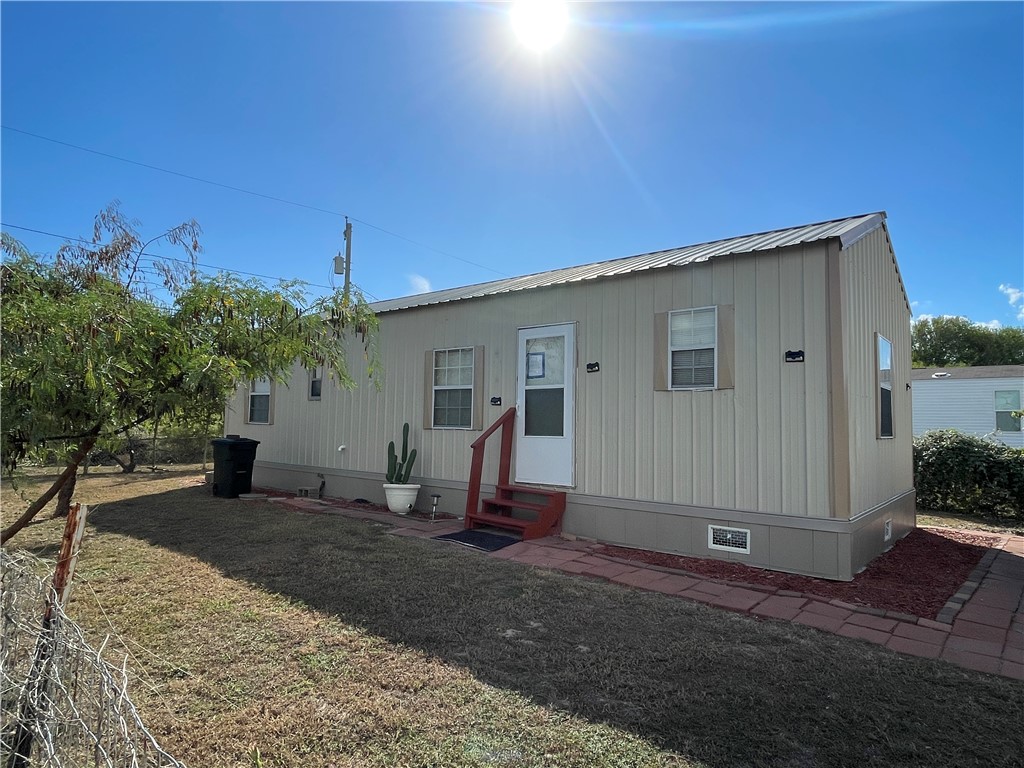118 Bermuda Dr — photo