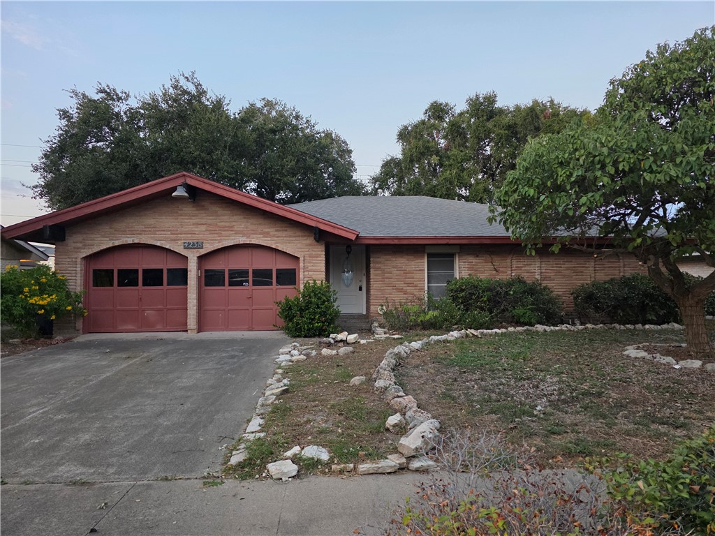 4238 Hermosa Dr — photo