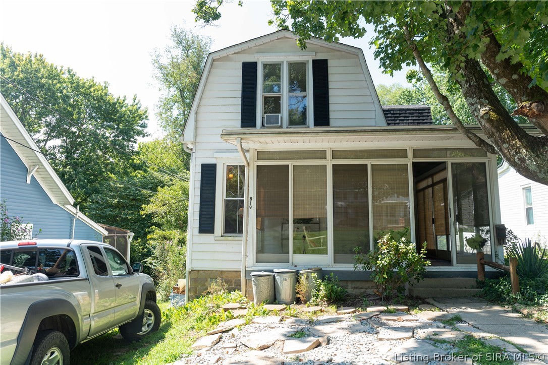 819 E Walnut Street — photo