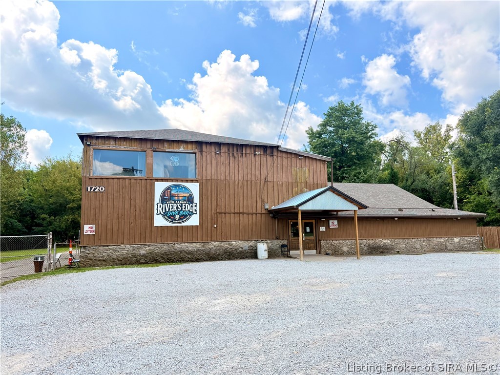 1720 Old River Road — photo