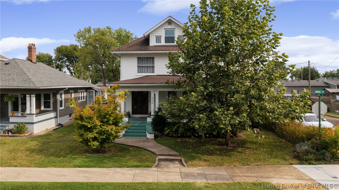 902 E Maple Street — photo