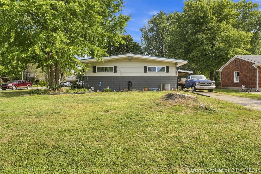 100 W Maplewood Drive — photo