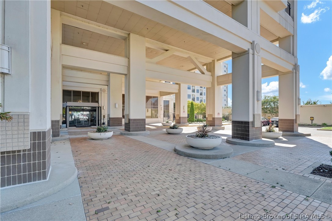 1 Riverpointe Plaza 701 — photo