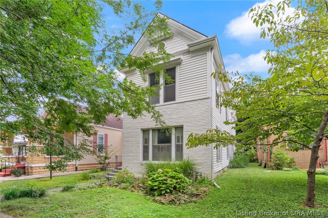 1211 E Elm Street — photo