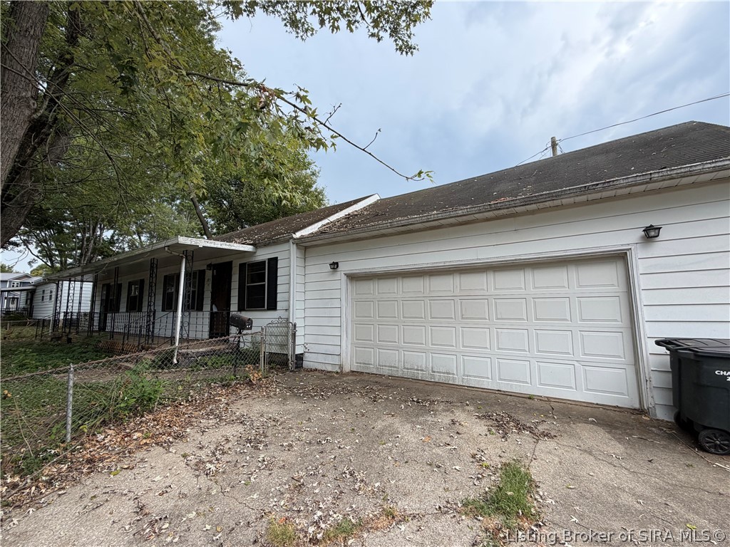 323 Hampton Court — photo