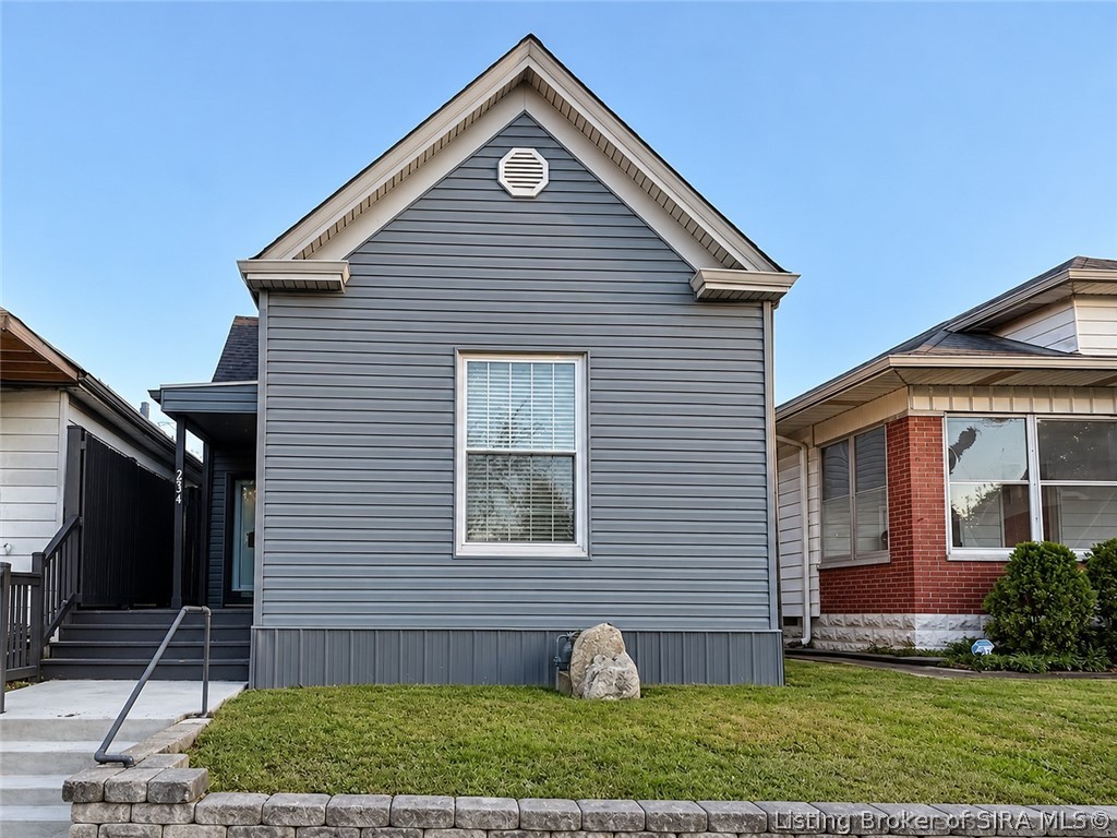 2034 E Oak Street — photo